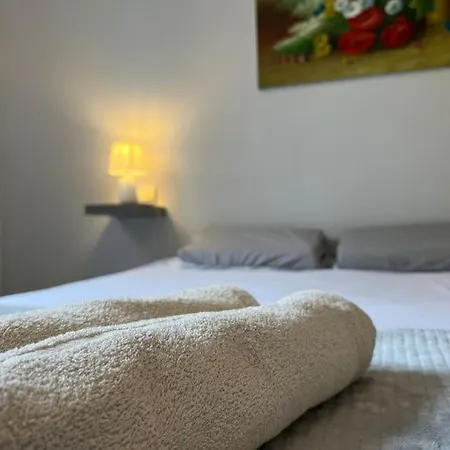 T2 Calme Et Paisible Parking Piscine Apartment