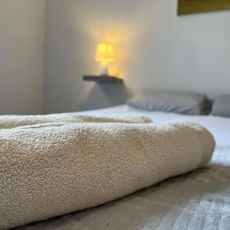 T2 Calme Et Paisible Parking Piscine Apartment *