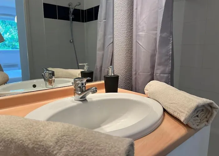 T2 Calme Et Paisible Parking Piscine Apartament